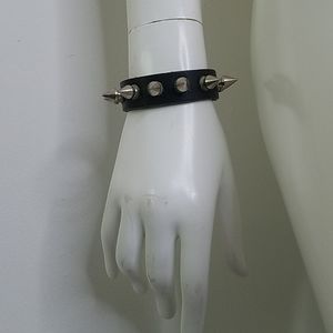 LAST CHANCE Black leather silver spike bracelet
